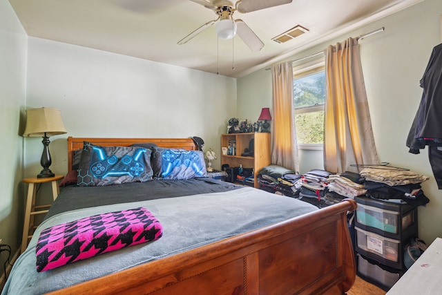 3128 Woodside St, Dearborn, MI 48124 - bedroom with a ceiling fan