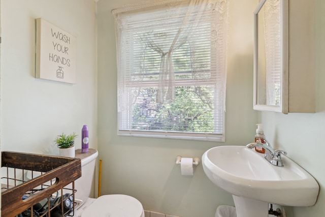 3128 Woodside St, Dearborn, MI 48124 - half bath featuring toilet and a sink