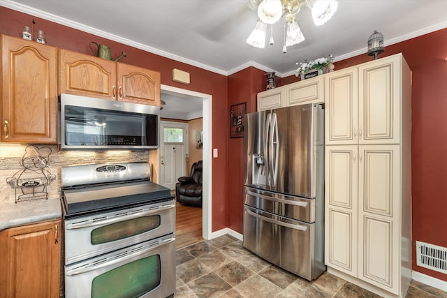 19319 Centralia, Redford, MI 48240 - kitchen featuring stainless steel appliances, baseboards, cream cabinets, light countertops, and a ceiling fan
