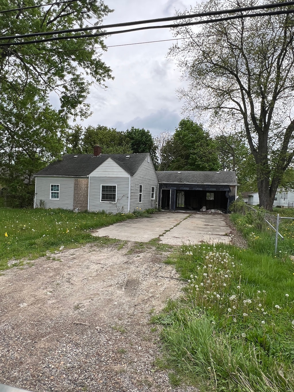 4073 Orgould St, Flint, MI 48504 - view of front of property with dirt driveway and a chimney