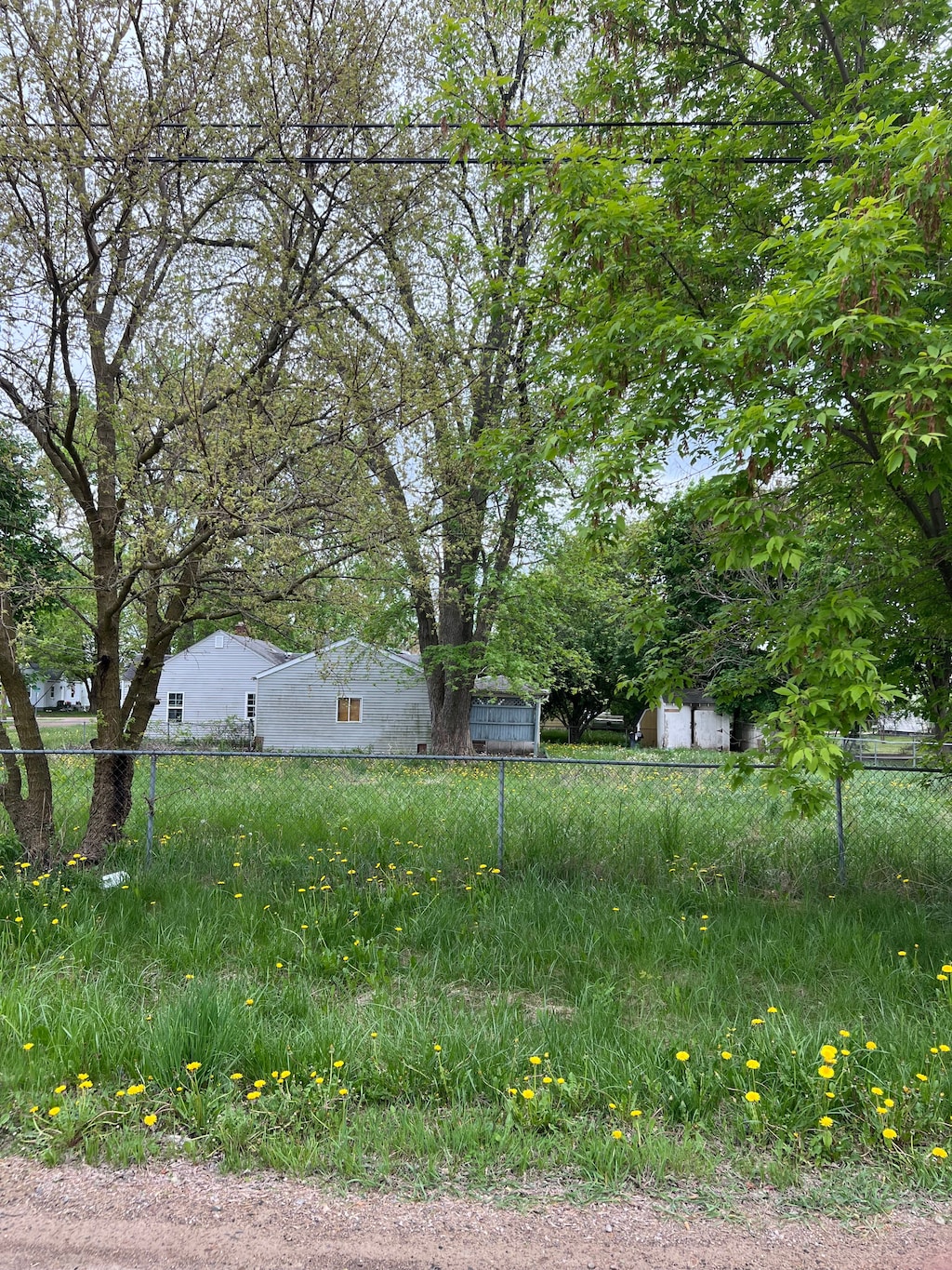 4073 Orgould St, Flint, MI 48504 - view of yard featuring fence