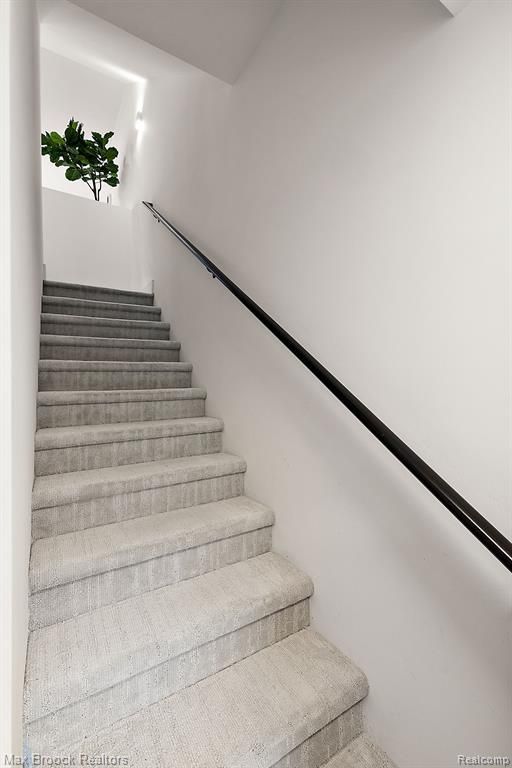 533 E Harrison Ave Unit 23, Royal Oak, MI 48067 - view of staircase