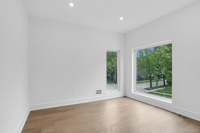 227 W Houstonia Ave, Royal Oak, MI 48073 - unfurnished room featuring wood finished floors, recessed lighting, and baseboards