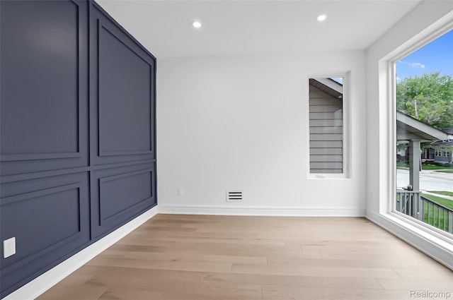227 W Houstonia Ave, Royal Oak, MI 48073 - unfurnished bedroom featuring light wood-style floors, recessed lighting, and baseboards