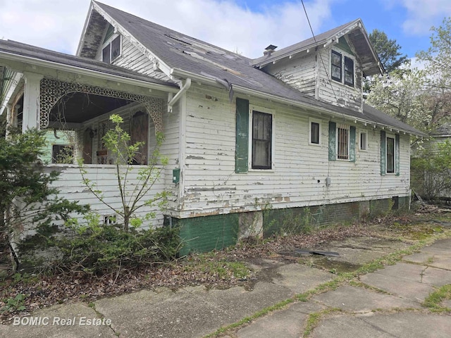 213 S 12th St, Saginaw, MI 48601 - view of side of property featuring roof with shingles