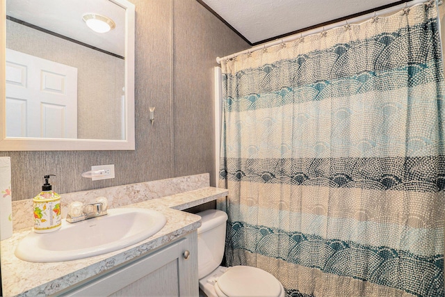 6922 Knotty Pine St NE, Rockford, MI 49341 - full bath with toilet, vanity, and a shower with curtain