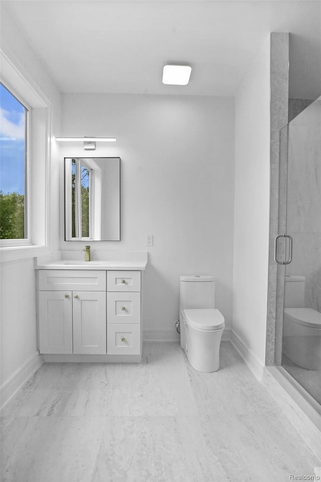 4112 Elmhurst Ave, Royal Oak, MI 48073 - full bath featuring toilet, vanity, and a stall shower