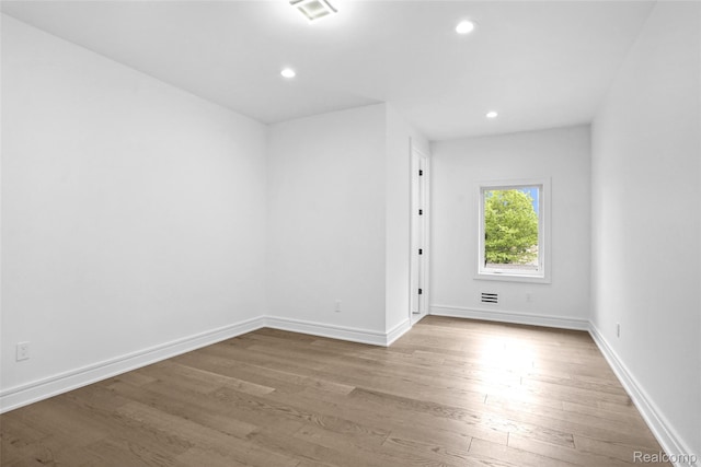 4112 Elmhurst Ave, Royal Oak, MI 48073 - unfurnished room featuring wood finished floors, recessed lighting, and baseboards