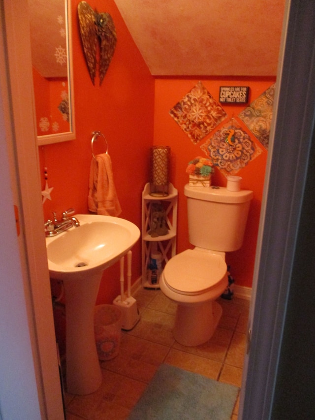 7140 Ridgedale Ln, Lambertville, MI 48144 - half bath with toilet and tile patterned flooring