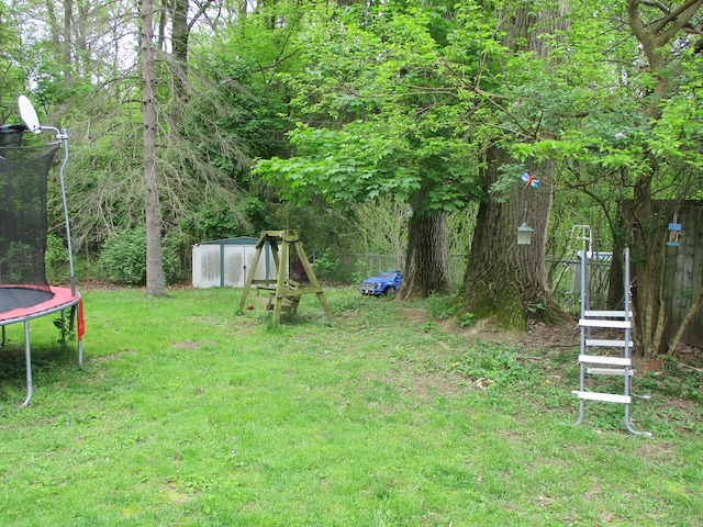 7140 Ridgedale Ln, Lambertville, MI 48144 - view of yard with a trampoline, an outbuilding, and a storage unit