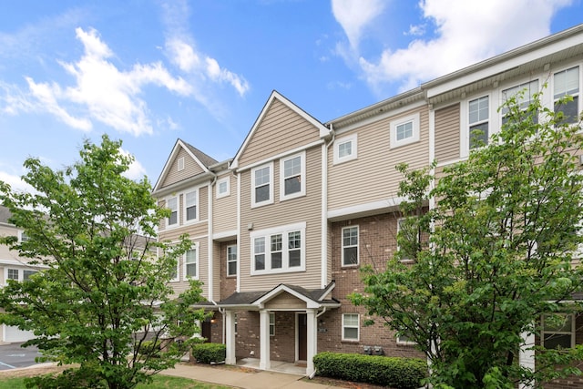 1071 N Sherman Dr Unit B, Royal Oak, MI 48067 - townhome / multi-family property featuring brick siding