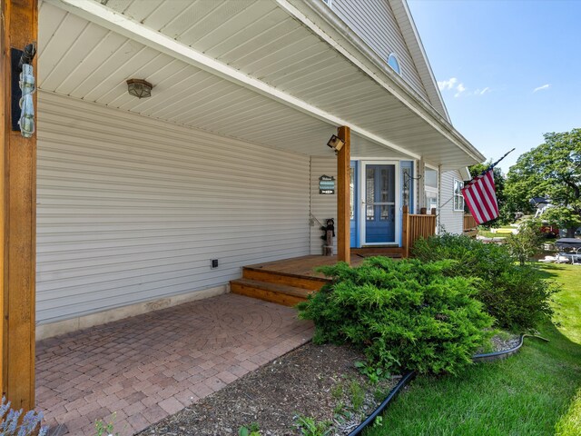 3097 Lansdowne Rd, Waterford, MI 48329 - entrance to property with covered porch