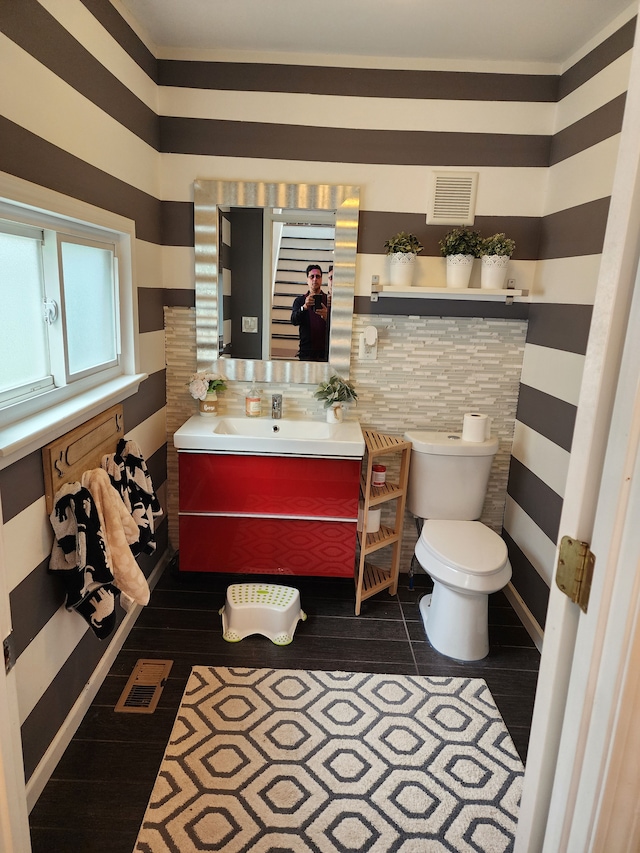 2713 Trowbridge St, Hamtramck, MI 48212 - bathroom featuring toilet and vanity