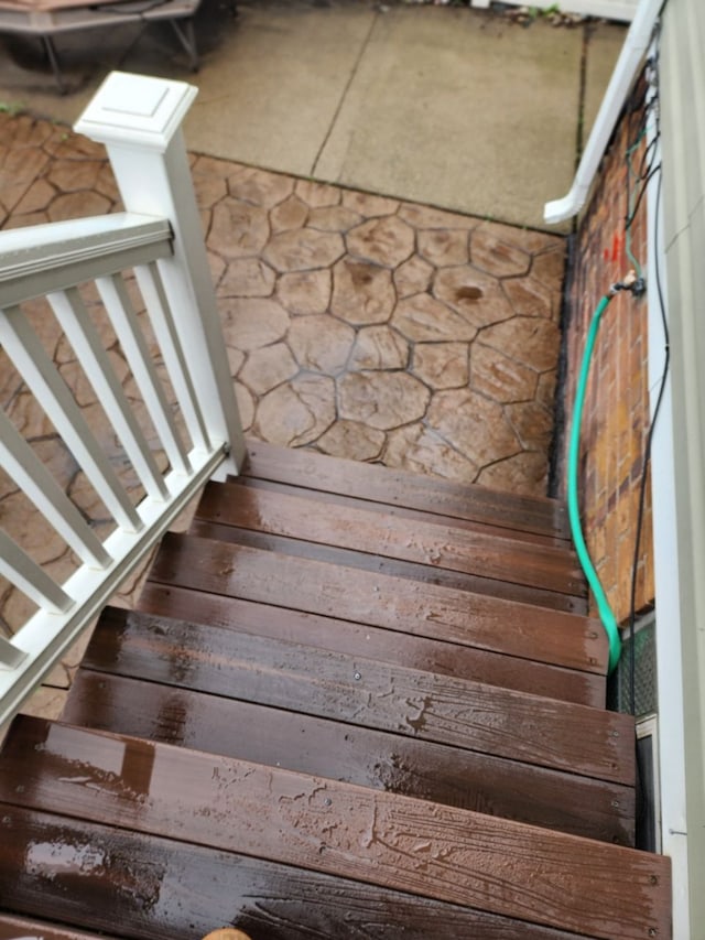 2713 Trowbridge St, Hamtramck, MI 48212 - view of stairway