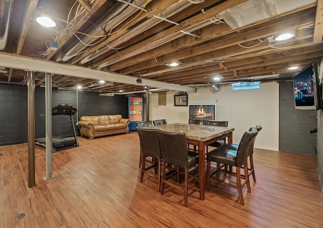 680 Pear Tree Ln, Grosse Pointe Woods, MI 48236 - dining area with wood finished floors