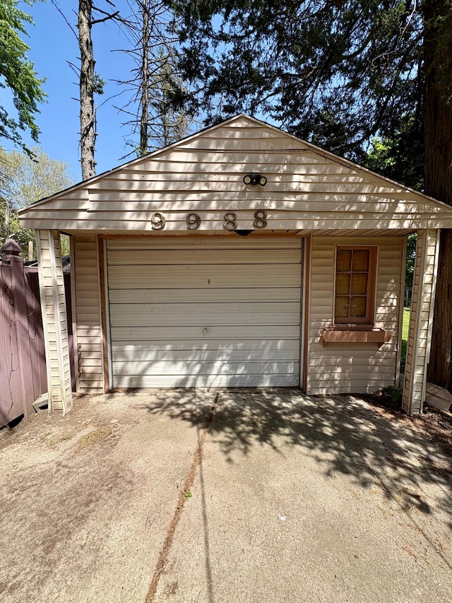9988 Stout St, Detroit, MI 48228 - view of garage