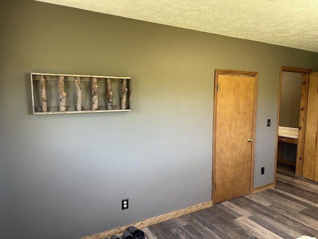 5342 E Fountain Rd, Fountain, MI 49410 - unfurnished room featuring wood finished floors and a textured ceiling