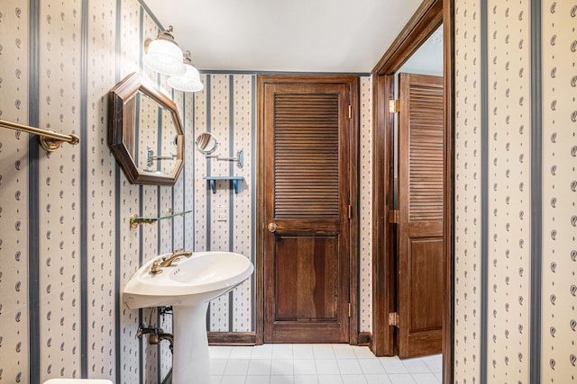 2103 E Newark Rd, Lapeer, MI 48446 - bathroom featuring tile patterned flooring and wallpapered walls