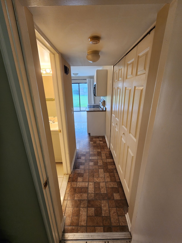 50013 S Jimmy, Chesterfield, MI 48047 - hall with brick floors and baseboards
