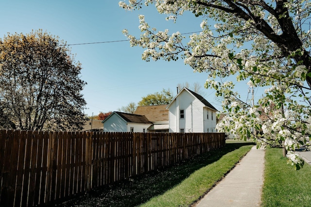 109 E 5th St, Shelby, MI 49455 - view of side of home with fence
