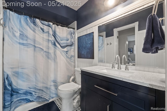 508 Chamberlain St Unit 8, Flushing, MI 48433 - full bathroom featuring toilet, vanity, wainscoting, curtained shower, and tile patterned floors