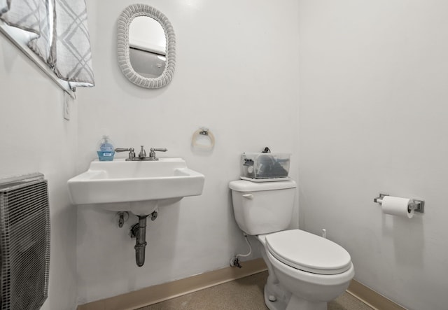 1837 Henbert Rd, West Bloomfield, MI 48324 - bathroom featuring toilet and baseboards