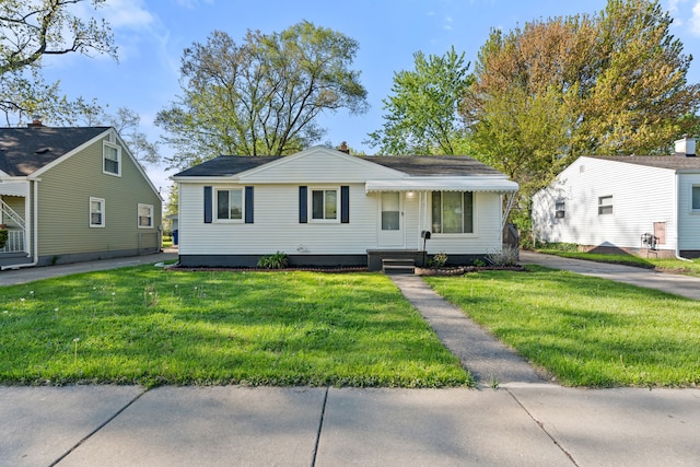 11354 Jackson Ave, Warren, MI 48089 - view of front of property featuring a front yard