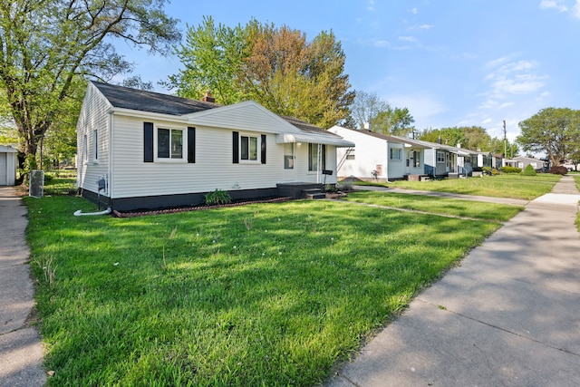 11354 Jackson Ave, Warren, MI 48089 - view of front of house featuring a front yard