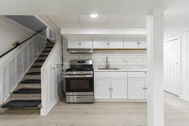1526 S Gulley Rd, Dearborn Heights, MI 48125 - kitchen featuring gas stove, a sink, white cabinetry, light wood-style floors, and a paneled ceiling