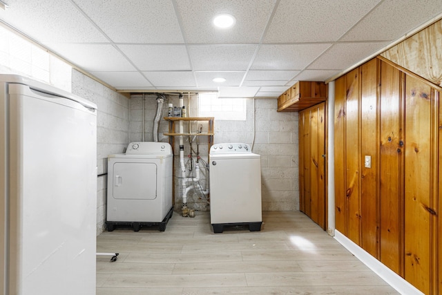 1526 S Gulley Rd, Dearborn Heights, MI 48125 - laundry room featuring washing machine and clothes dryer and light wood finished floors