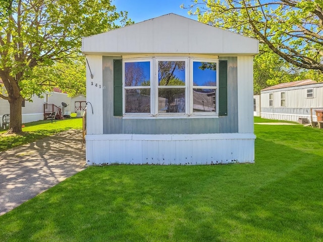 411 S Grover Ave, Alma, MI 48801 - view of side of home with a lawn