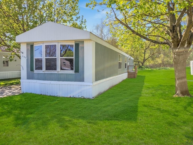 411 S Grover Ave, Alma, MI 48801 - view of side of property featuring a yard