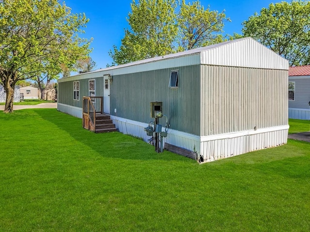 411 S Grover Ave, Alma, MI 48801 - back of property with a lawn