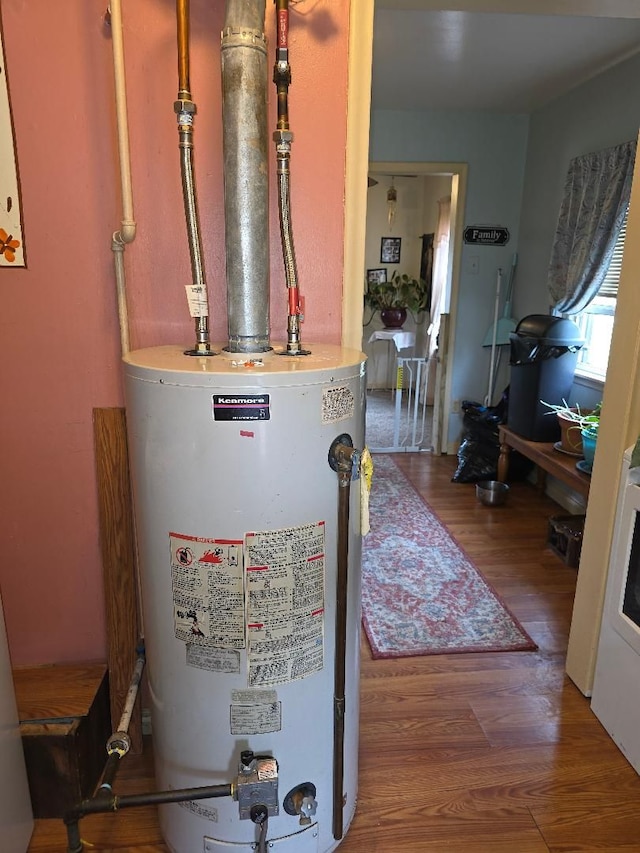 28465 John Hauk St, Garden City, MI 48135 - utility room with gas water heater