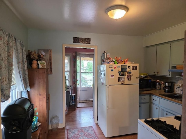 28465 John Hauk St, Garden City, MI 48135 - kitchen featuring white appliances, a sink, and light wood-style floors