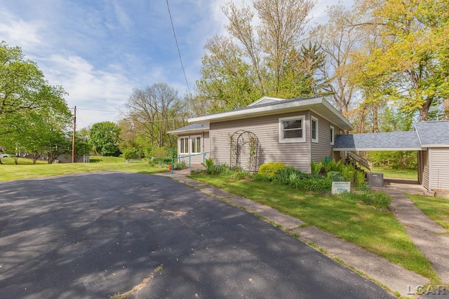 601 N Occidental Rd, Tecumseh, MI 49286 - view of side of property featuring a lawn and driveway