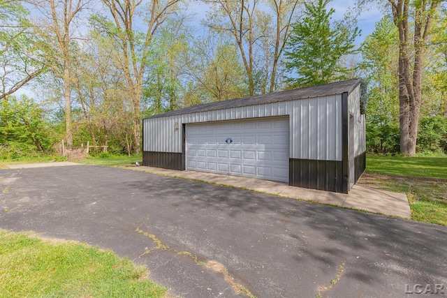 601 N Occidental Rd, Tecumseh, MI 49286 - view of detached garage