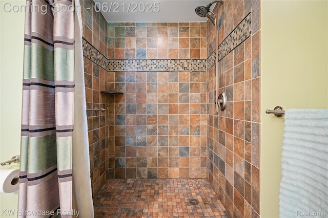 2449 Woodvale Trl, Brighton, MI 48114 - bathroom featuring a tile shower