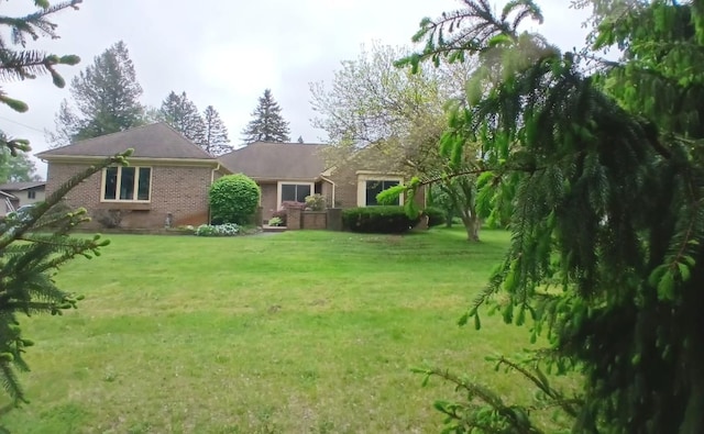 3531 E Commerce Rd, Commerce Twp, MI 48382 - view of grassy yard