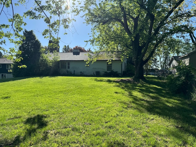 8610 N Waumegah Rd, Clarkston, MI 48348 - view of green lawn