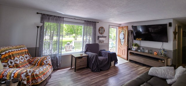 225 Myers Rd, Lapeer, MI 48446 - living area featuring a textured ceiling and wood finished floors
