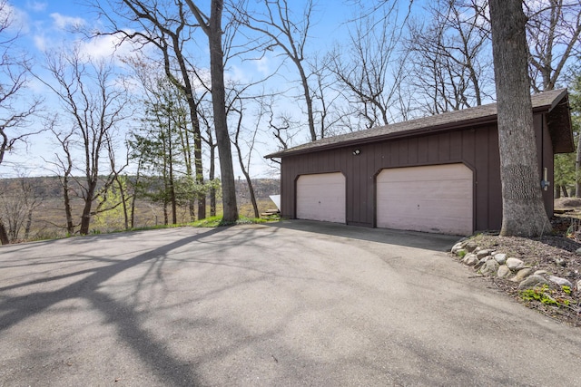 14427 Acorn Cove Trl, Battle Creek, MI 49017 - view of garage