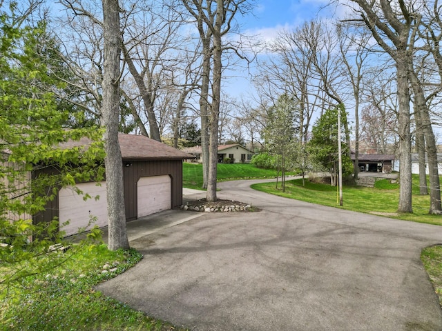 14427 Acorn Cove Trl, Battle Creek, MI 49017 - view of asphalt driveway