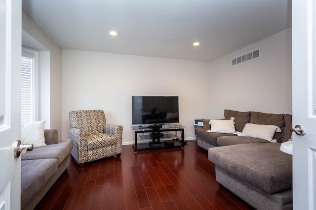 living area with dark wood-style floors, recessed lighting, and baseboards