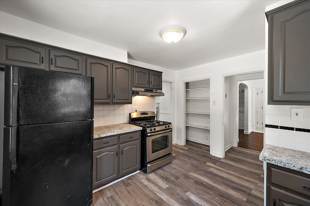 5921 Hillcrest St, Grosse Pointe, MI 48236 - kitchen featuring freestanding refrigerator, stainless steel range with gas cooktop, backsplash, under cabinet range hood, and arched walkways
