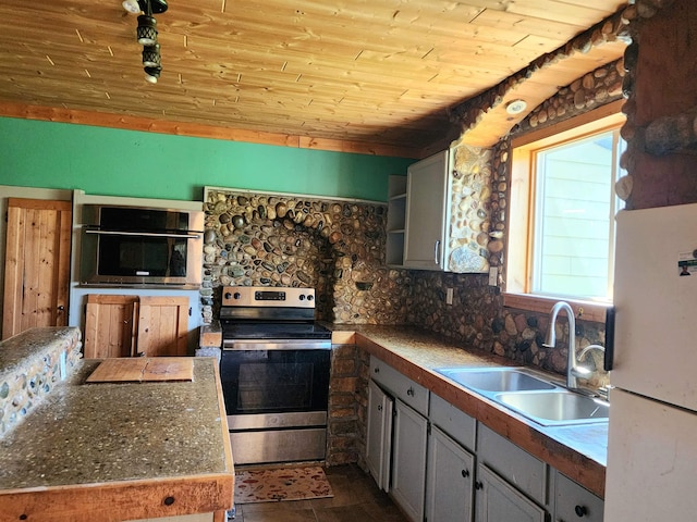 11024 Phelps Rd, East Jordan, MI 49727