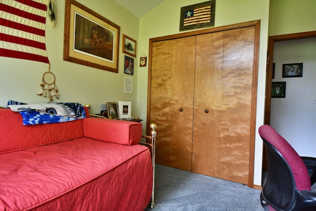 4930 Warrington Way, Gladwin, MI 48624 - carpeted bedroom featuring a closet