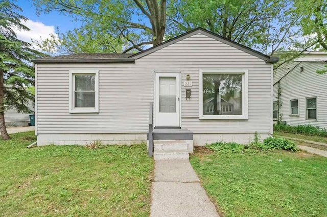 1631 Channing St, Ferndale, MI 48220 - bungalow-style house with a front lawn