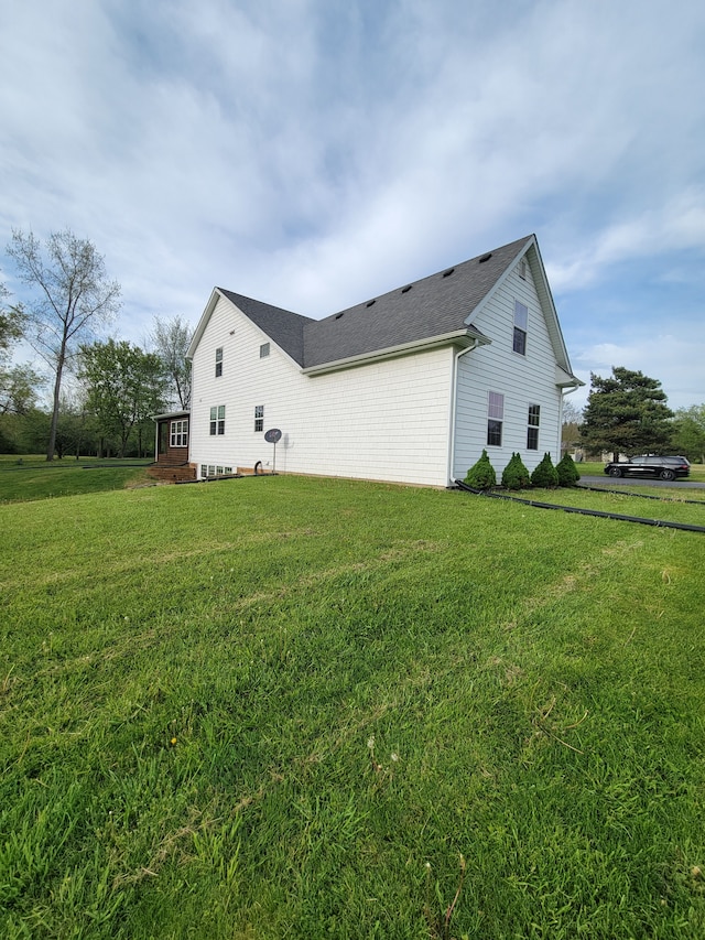 10726 Davisburg Rd, Davisburg, MI 48350 - view of side of home featuring a lawn and roof with shingles