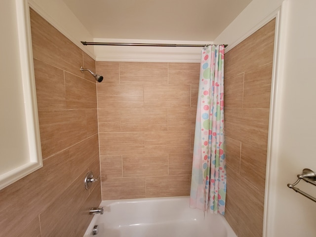 10726 Davisburg Rd, Davisburg, MI 48350 - bathroom with shower / bath combo with shower curtain